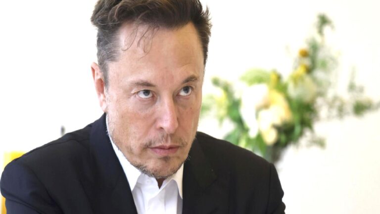 Elon Musk kehaneti duyurdu: ‘Güneş, Dünya’yı yok edecek’