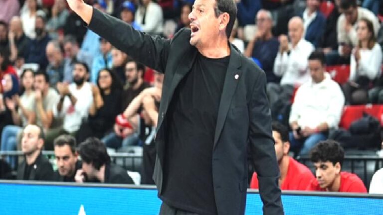 Ergin Ataman, “Mola alsana” tezahüratlarına “O 2 kupayı ben aldım” dedi; sahayı terk etti!