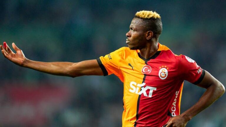 Galatasaray taraftarından Osimhen için “Kal” kampanyası