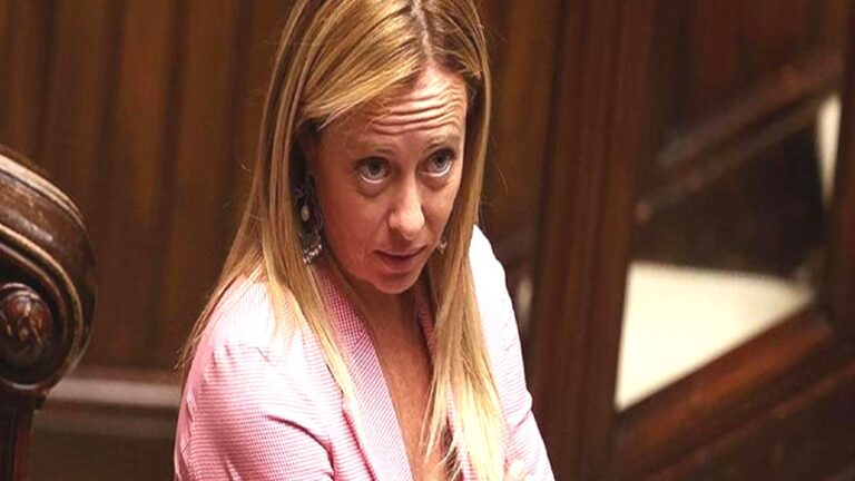 İtalyan Senatosu’nda Meloni – Renzi arasında tartışma çıktı: ‘İstifa edecek misin?’