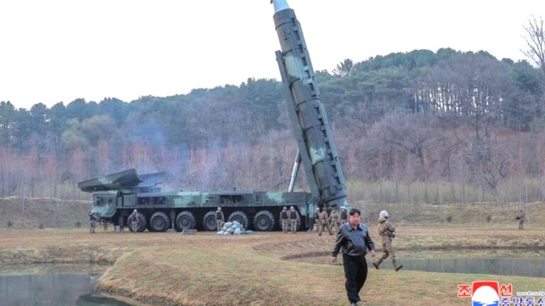 Kuzey Kore’den nükleer karşı saldırı tatbikatı