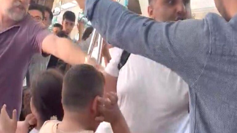 Marmaray’da çocuklarıyla beraber seyahat eden babanın burnunu kıran şahıs tutuklandı