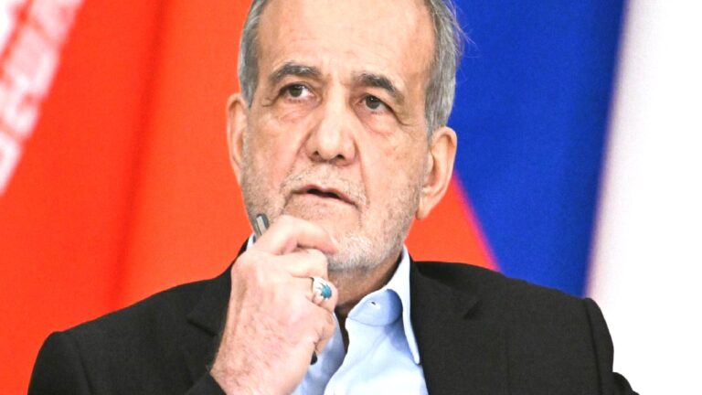 Pezeşkiyan: İran nükleer anlaşma konusundaki tutumundan vazgeçmeyecek