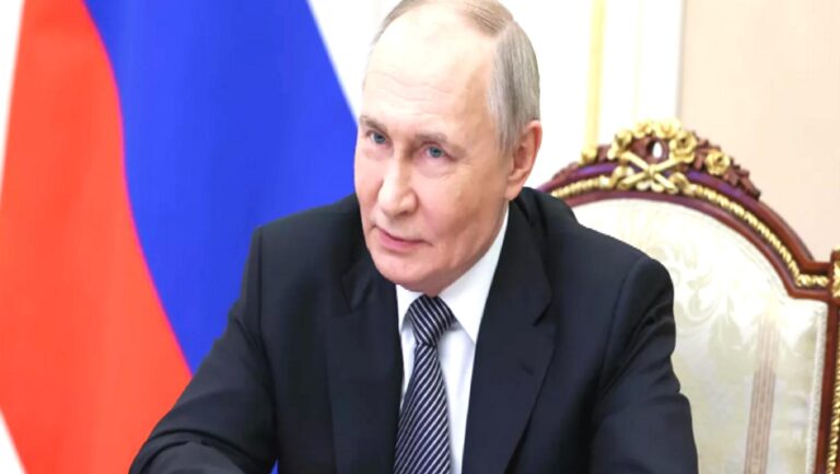 Putin: Kiev’e herhangi bir ön koşul olmaksızın doğrudan müzakerelere İstanbul’da devam etmeyi öneriyoruz