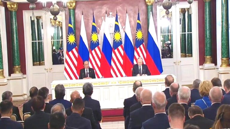 Putin, Malezya Başbakanı İbrahim ile görüştü