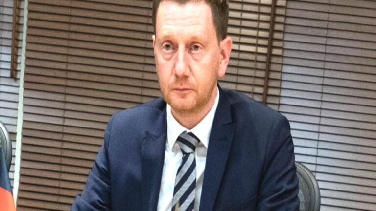 Saksonya Başbakanı Kretschmer’den Rusya ile görüşmeleri Kuzey Akım üzerinden yeniden başlatma çağrısı
