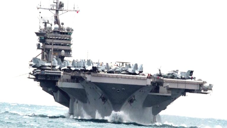 USS Harry S. Truman uçak gemisinden kalkan ikinci savaş uçağı denize düştü: 2 pilot hafif yaralı
