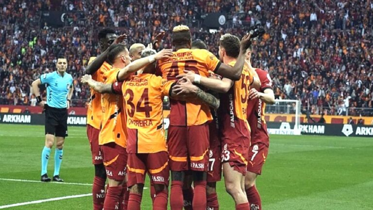 Usta yazardan Aslan’a övgü dolu sözler: Şimdiden ‘G.Saray şampi…’ diyorum!