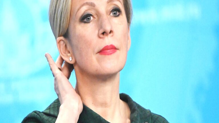 Zaharova: İngiltere Rusya’yı nasıl yenilgiye uğratacağını düşünedursun, Rusya yoluna devam ediyor