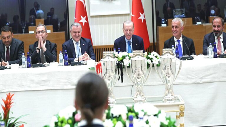 Başkan Recep Tayyip Erdoğan Süper Lig’e yükselen 3 kulübü kabul etti