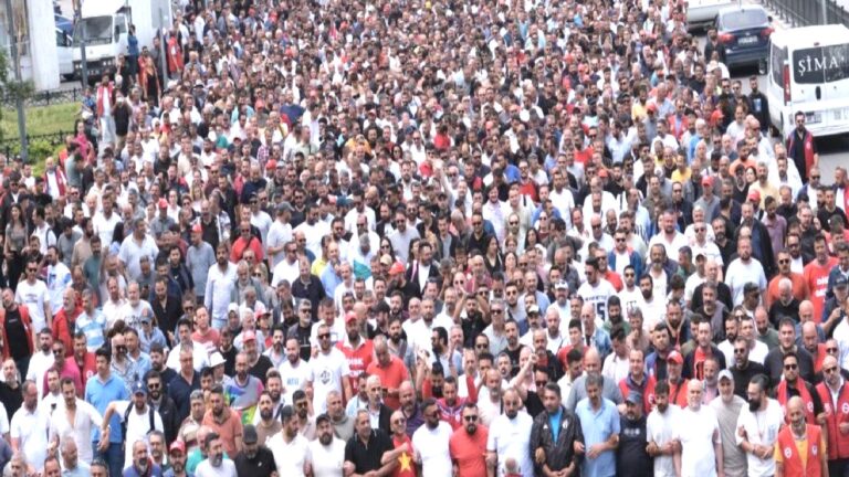 İzmir’de işçi grevi sürüyor: Cemil Tugay’dan “Görüşme yolu kapandı” açıklaması