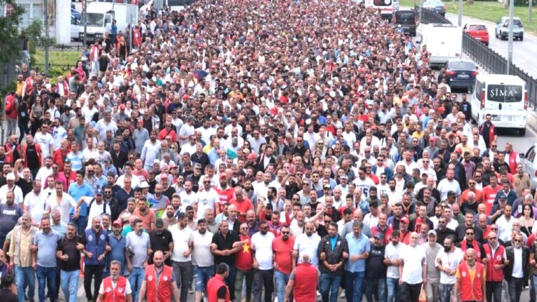 İzmir’deki grev 7. gününde sona erdi; Cemil Tugay’ın teklifi kabul edildi