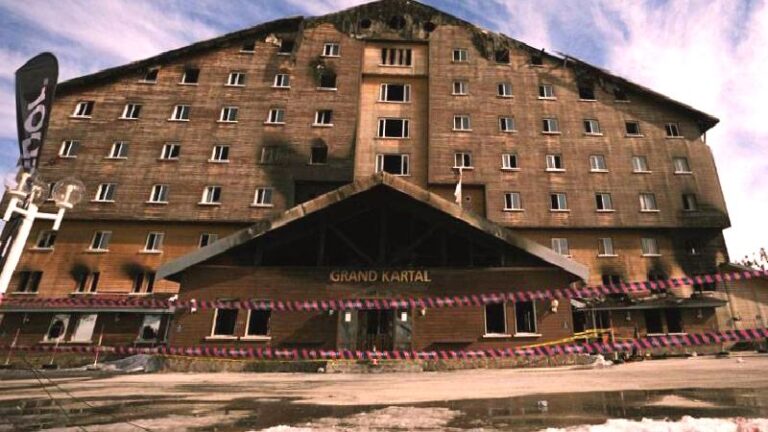 Kartalkaya’daki yangın faciası | Bilirkişinin “birinci derecede etkililer” dediği bakanlık yetkililerinin soruşturulmasına izin verilmedi