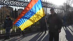 Lübnanlı uzman: Paşinyan kilise karşıtı politikasıyla kendi siyasi çöküşünü hazırlıyor