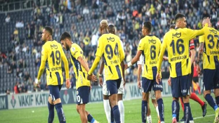 Yıldız transferler başarı getirmedi; Fenerbahçe sezonu kupasız tamamladı