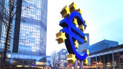 Avrupa Merkez Bankası, faizi sabit tuttu