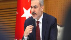 Bakan Fidan’dan YPG açıklaması: Mevcut karışıklığı fırsata çevirip yeni bir istikrarsızlık yaratmasınlar, yanlış adımlar büyük riskler doğurur