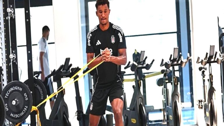 Beşiktaş günün ikinci antrenmanında salonda çalıştı