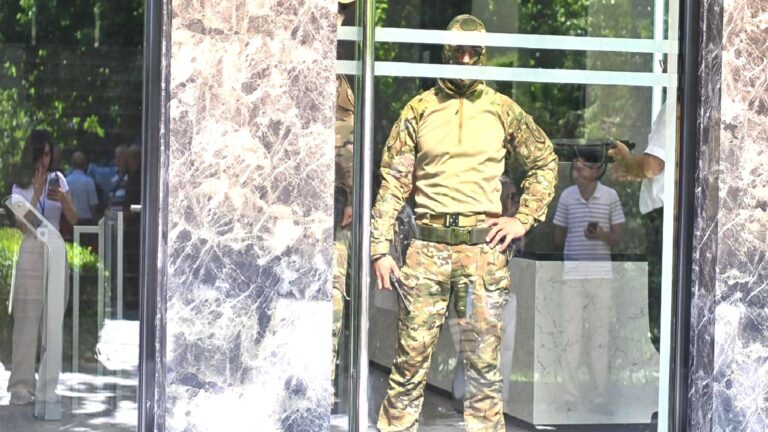 Ermeni polisinden Karapetyan’a ati şirkete baskın