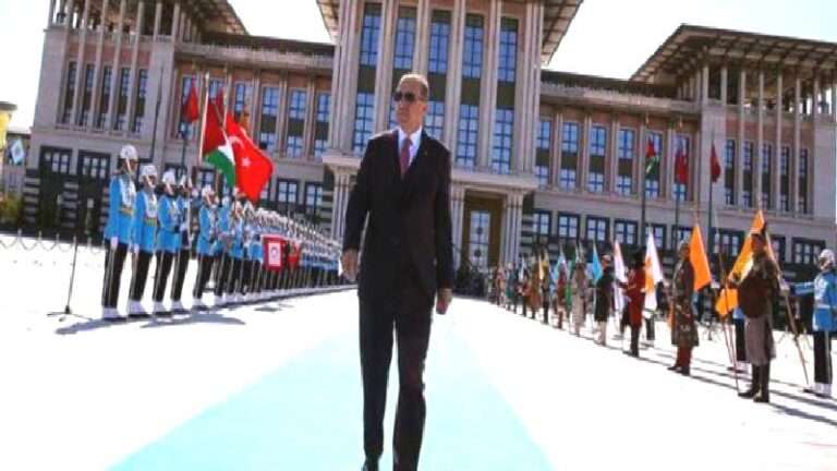 Ertuğrul Özkök: Her 10 Türk’ten kaçı “Erdoğan dönemi devam etmeli” diyor?