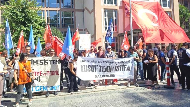 LGS’de “şaibe” iddialarına karşı Halkevleri ve öğrencilerden protesto: Saraya değil eğitime bütçe ayırın