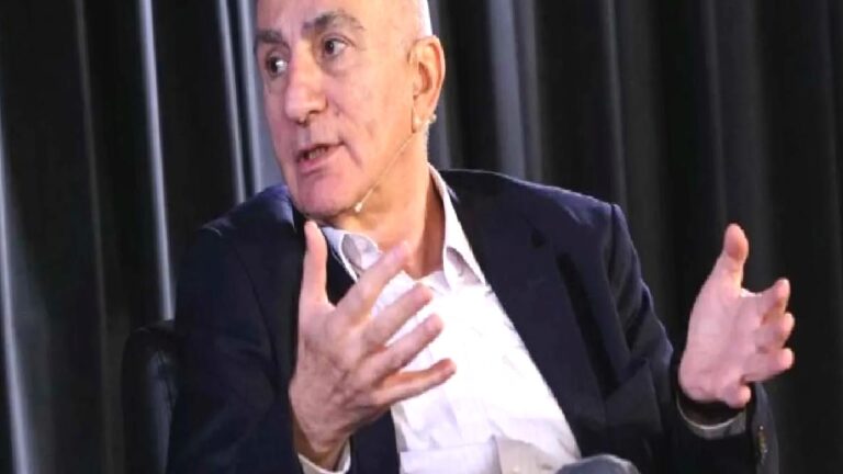 Mahfi Eğilmez: Eski Türkiye’den bir sokak ve bir apartman