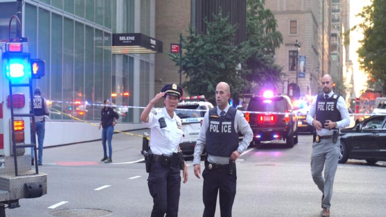 Manhattan’da silahlı saldırı: Gökdelendeki saldırıda polis memuru dahil 4 ölü