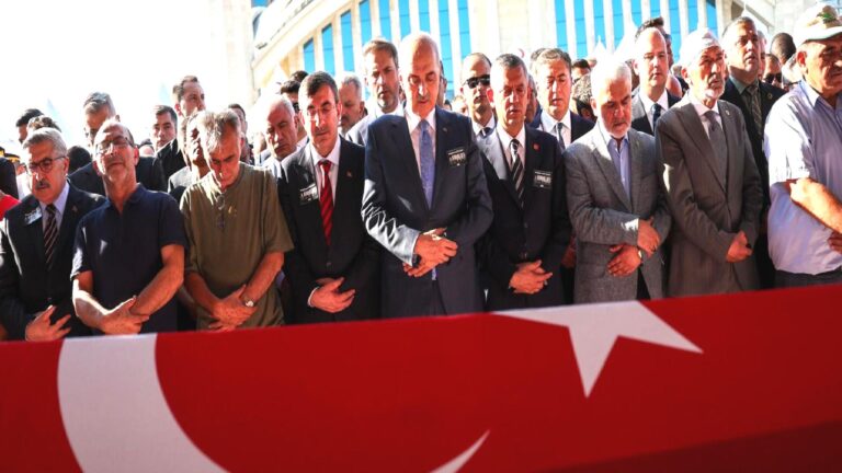 Orman yangınında hayatlarını kaybetmişlerdi: 4 şehirde cenaze töreni düzenlendi