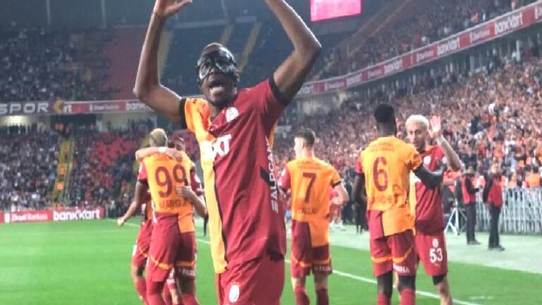 Osimhen’den Napoli’ye bir rest daha; görüşmelere telefonla bağlandı!