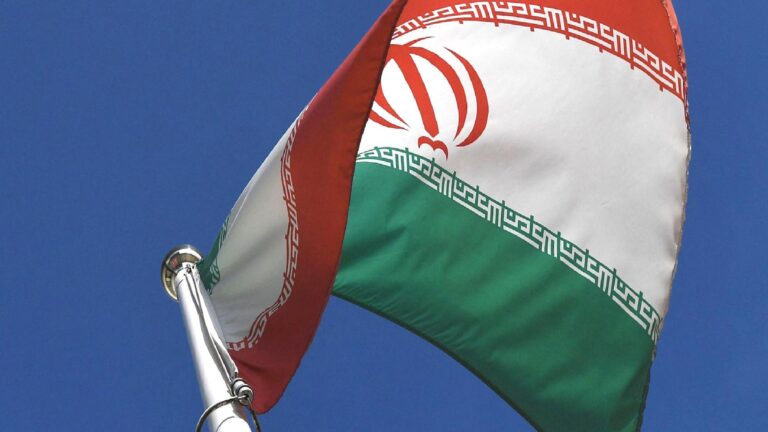 Pulitzer ödüllü gazeteci Hersh: Radyasyonun yokluğu İran’ın saldırıdan önce uranyumu tahliye ettiğini gösteriyor