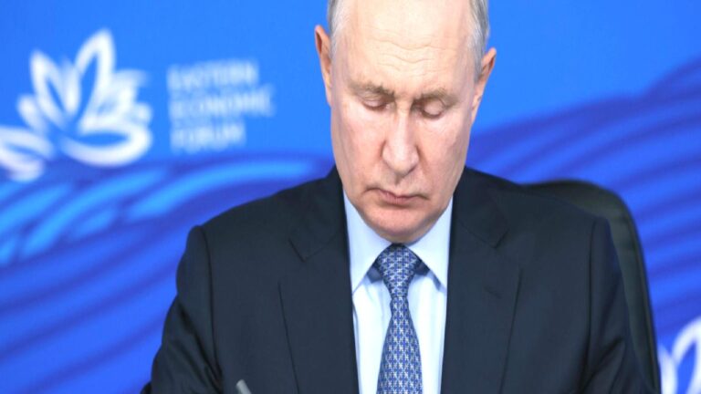Putin, devlet dil politikasının esaslarını onaylayan kararnameyi imzaladı