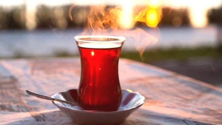 Rizeli çay üreticilerinden iktidara “düşük fiyat” tepkisi: Özele attılar bizi ilgilenen yok, vatandaş eziliyor