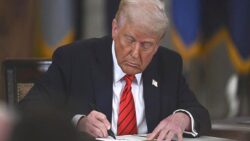 Trump, GENIUS tasarısını imzaladı