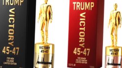 Trump, parfüm sektöründe: ‘Mini heykelli’ parfüm çıkardı