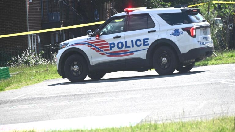 ABD’de üniversiteye silahlı saldırı: ‘Kaçın, saklanın, savaşın’