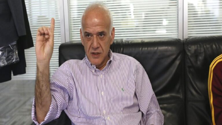 “Ali Koç ne yapacağını şaşırmış durumda! Olan taraftara oluyor”