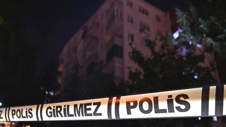 Ankara’da apartmanın kolanları çatladı: 8 katlı bina tahliye edildi