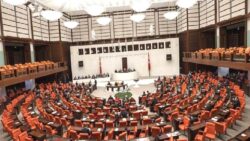 Aralarında Ümit Özdağ, Cemal Enginyurt, Koray Aydın da yer aldı; 200’ü aşkın siyasetçi ve aydından “yeni anayasa” bildirisi