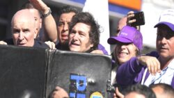 Arjantin Devlet Başkanı Javier Milei taşlı saldırıya uğradı