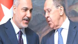 Dışişleri Bakanı Fidan, Rus mevkidaşı Lavrov ile telefonda görüştü: ‘Türkiye bu sürece katkıda bulunmaya hazır’