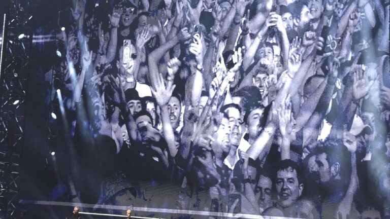 Dünyaca ünlü grubun konserinde korkunç ölüm: Polis herkesten video istedi