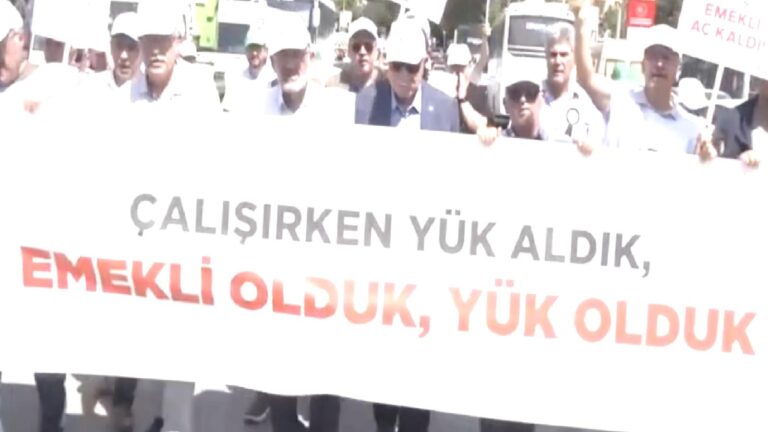 Emekli Memur-Sen üyelerinden, hükümetin zam teklifine protesto: Hakkımızın gözetilmediği bu teklife “hayır” diyoruz!