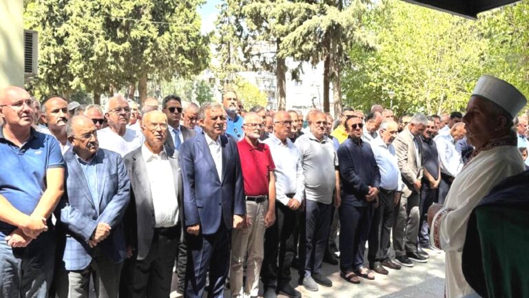 Fehmi Koru’nun eşi Nebahat Koru, son yolculuğuna uğurlandı: Cenazeye 11. Cumhurbaşkanı Abdullah Gül de katıldı