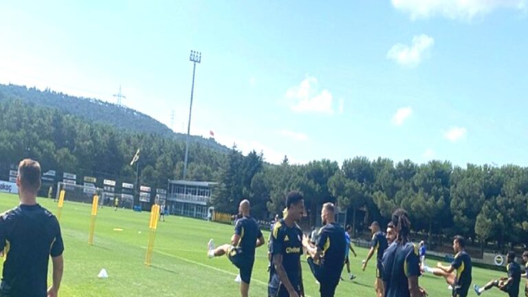 Fenerbahçe Feyenoord maçı hazırlıklarını tamamladı