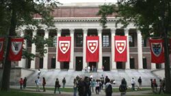 ABD’de yargıç, Trump’ın Harvard’ın fonlarını dondurmasını anayasaya aykırı buldu