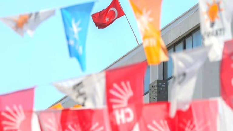 Akif Beki: İktidar yükseliş umudunu muhalefetin düşüşüne bağladıysa orada siyasi yarış, kimin daha çok yükseleceği değil, kimin daha az düşeceği üzerinedir
