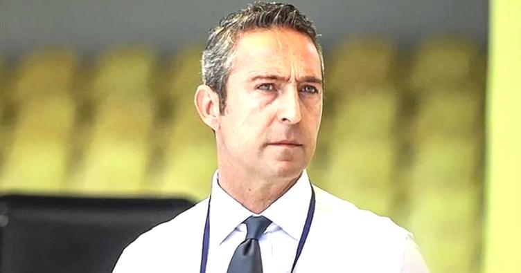 Ali Koç, konuşma yaparken yere düştü