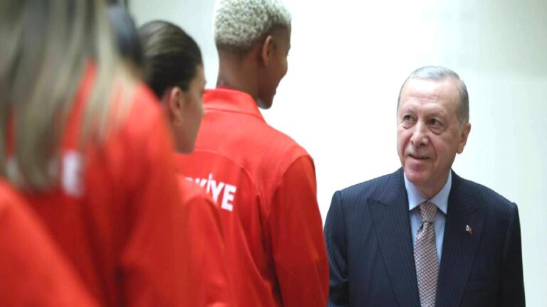 Erdoğan, Filenin Sultanları’yla bir arada