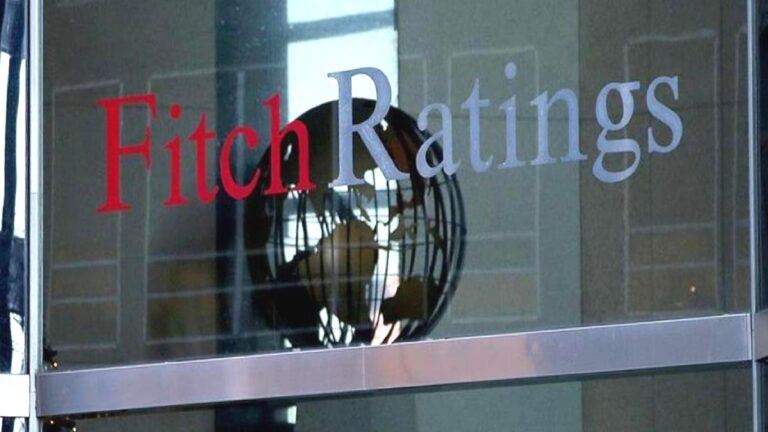 Fitch, Fransa’nın kredi notunu düşürdü