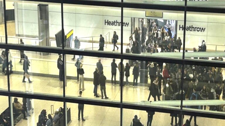 Heathrow Havalimanı’nda kimyasal paniği: 21 kişi rahatsızlandı